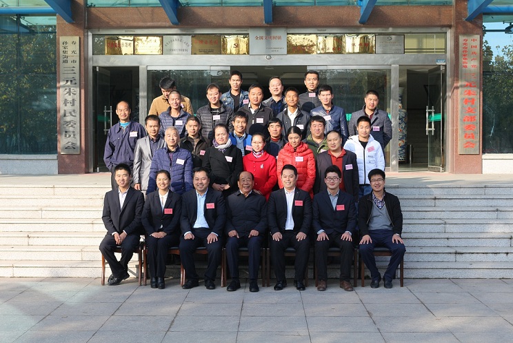 學員與王書記合影.jpg 學員與王書記合影.jpg